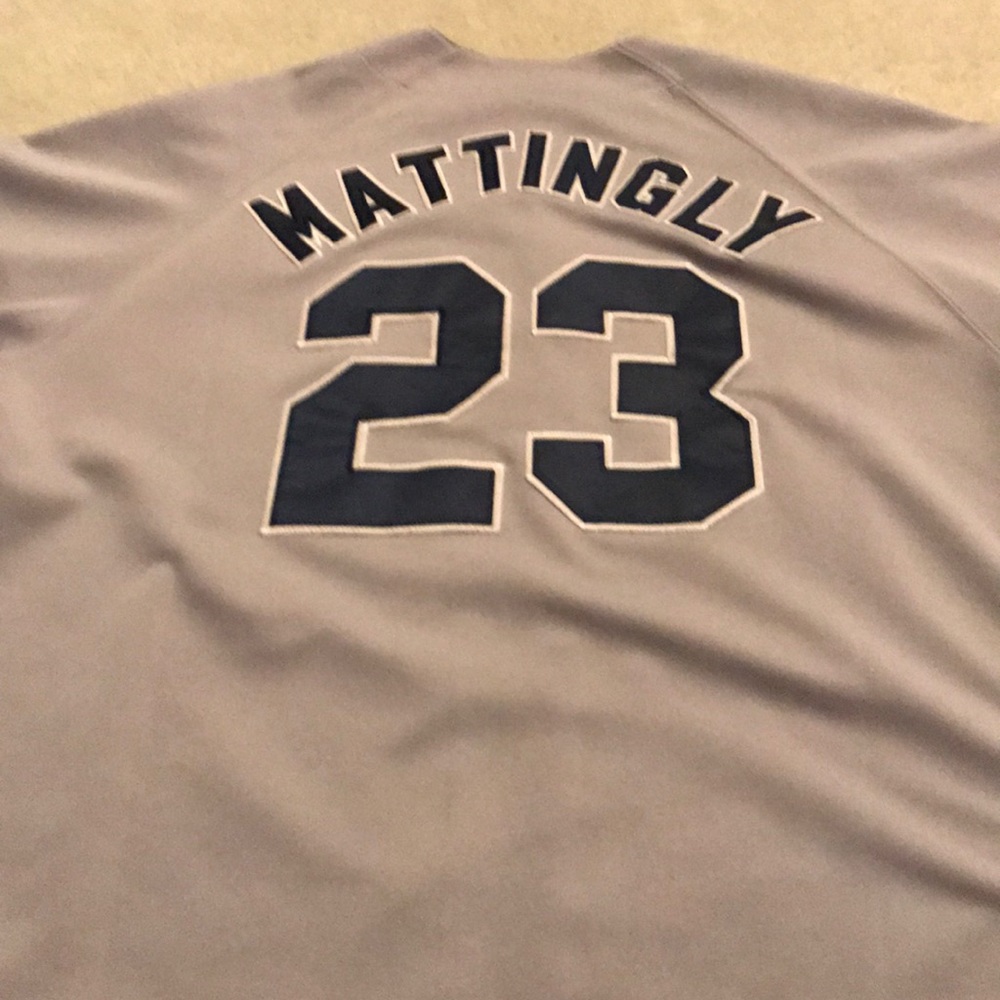 Men’s New York Yankees button down jersey